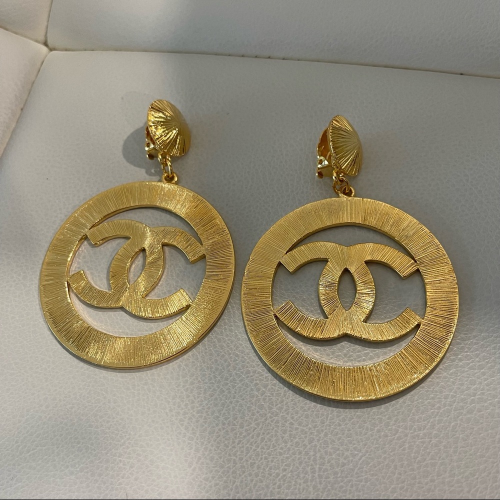 ❌SOLD❌Chanel Vintage Gold Plated Starburst CC Clip On Earrings